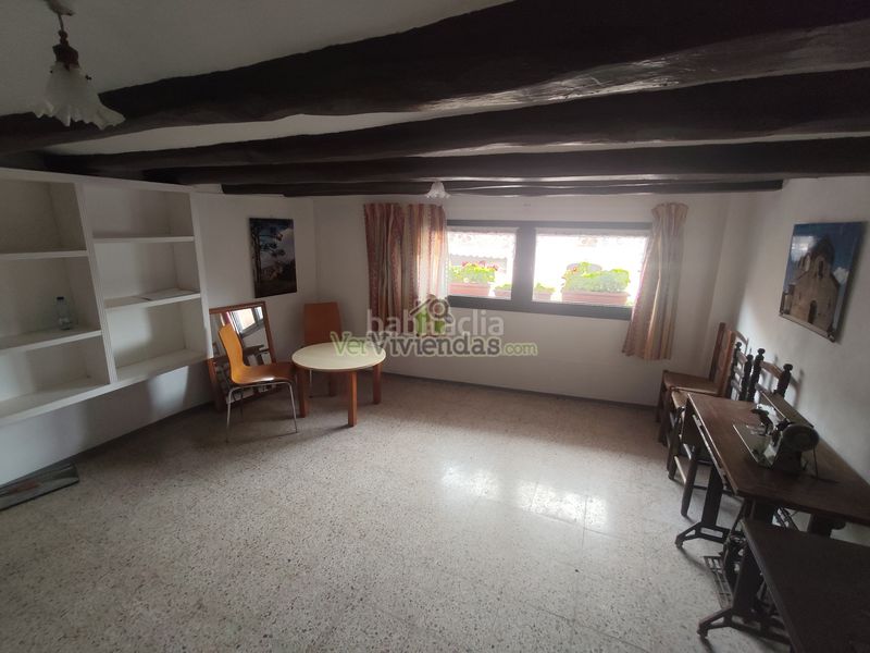Foto dae76edc-f762-48fb-8dd9-9cfa9c730150. Casa amb calefacció a Cervelló