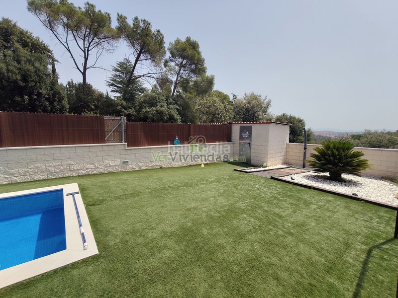 Foto 02c34a42-2b1b-4804-b5ab-209a466f5c8b. Casa adossada amb xemeneia calefacció aparcament piscina a Castellar del Vallès