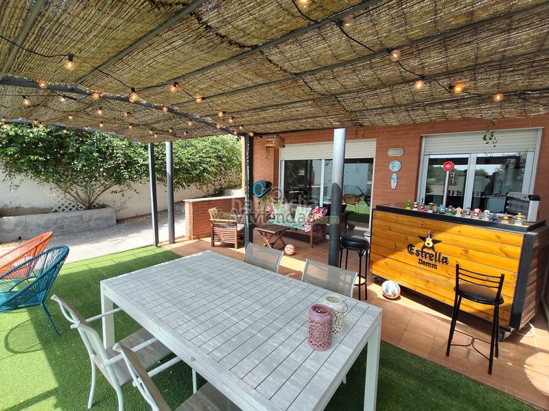 Foto 24d0ba93-4590-4102-b75a-7633d6640937. Casa adossada amb xemeneia calefacció aparcament piscina a Castellar del Vallès