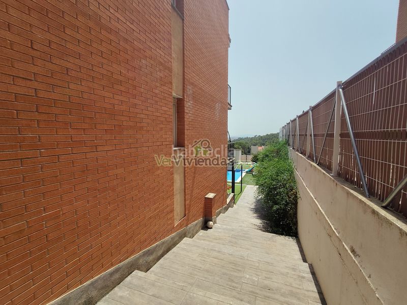 Foto 5b48c86d-cea1-4e92-ab36-c96410c7a4cf. Casa adossada amb xemeneia calefacció aparcament piscina a Castellar del Vallès