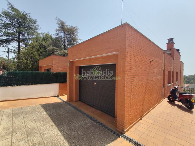 Foto 5f584229-1dab-4063-9183-e6dda20ec7c4. Casa adossada amb xemeneia calefacció aparcament piscina a Castellar del Vallès