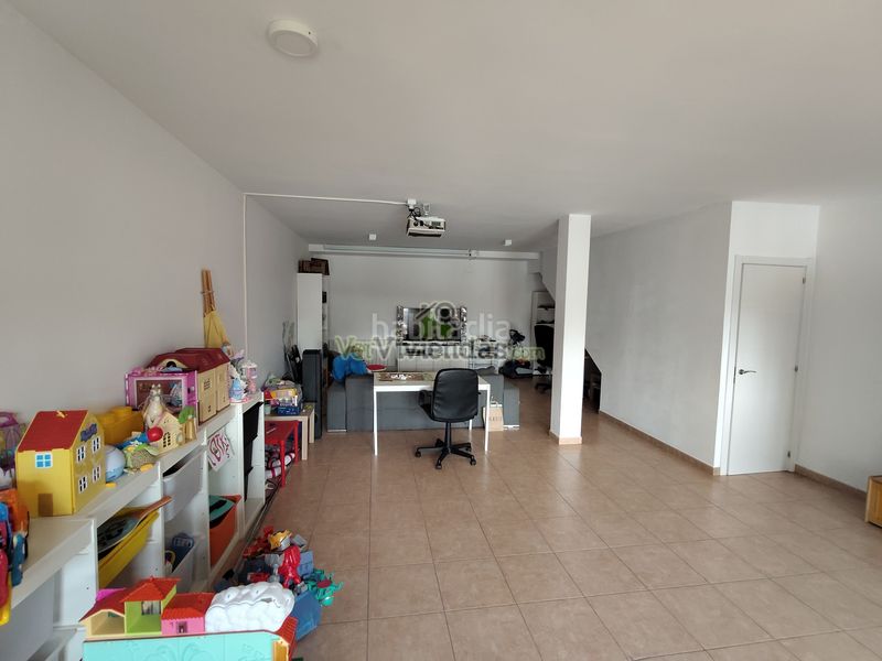 Foto 7cf1f98d-d8b5-46a3-86b8-c2ea480fe22a. Casa adossada amb xemeneia calefacció aparcament piscina a Castellar del Vallès