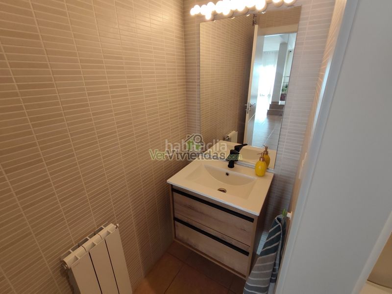 Foto aef5f996-a626-40ed-b0ba-81e5be272b89. Casa adossada amb xemeneia calefacció aparcament piscina a Castellar del Vallès