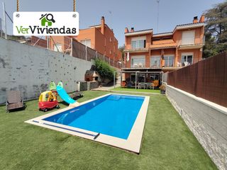 Maison jumelée à El Racó-Sant Feliu del Racó. Preciosa casa con piscina