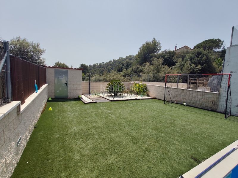 Foto d50e171b-9c44-4d54-b2cb-f3437d75eb78. Casa adossada amb xemeneia calefacció aparcament piscina a Castellar del Vallès