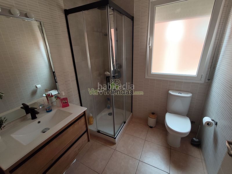 Foto fc220deb-3767-479c-a467-0447d767d083. Casa adossada amb xemeneia calefacció aparcament piscina a Castellar del Vallès