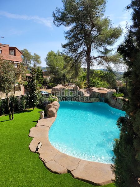 Foto 0b5b1e42-1245-4099-b3eb-eaba563e860d. Casa amb xemeneia calefacció aparcament piscina a Begues