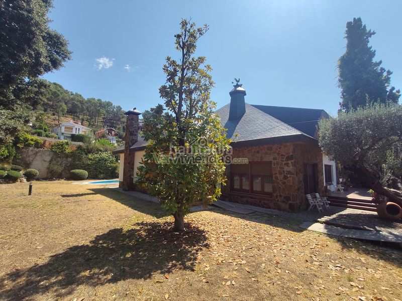 Foto 13bfdea1-108c-4848-a8f9-55b8b43841a5. Casa amb xemeneia calefacció aparcament piscina a Castellar del Vallès