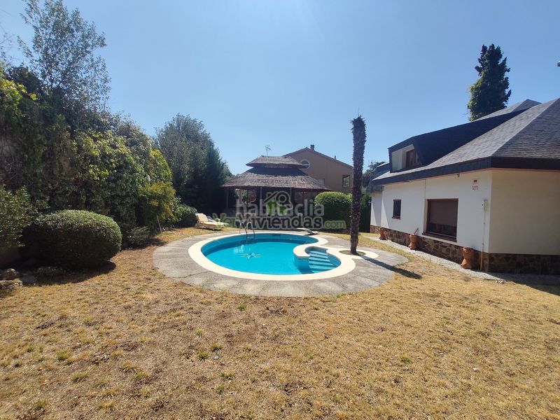 Foto 30b60923-9903-4f50-a802-4c7e1f006d2e. Casa amb xemeneia calefacció aparcament piscina a Castellar del Vallès