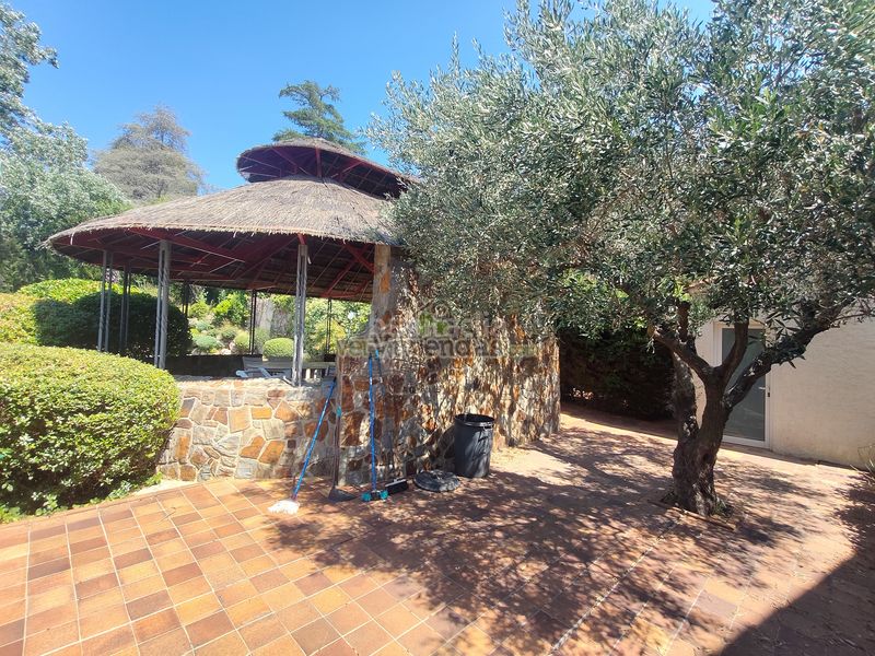 Foto 4a80b3f3-ac6d-47fe-b1f8-c80844700ab7. Casa amb xemeneia calefacció aparcament piscina a Castellar del Vallès
