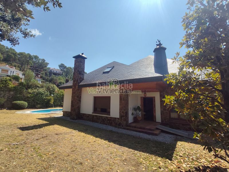Foto 60e2b0d9-fe34-4a13-ad54-c35f710680ed. Casa amb xemeneia calefacció aparcament piscina a Castellar del Vallès