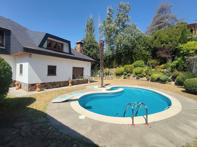 Foto 644c3f07-aeb7-4394-9236-a4d45f27db73. Casa amb xemeneia calefacció aparcament piscina a Castellar del Vallès