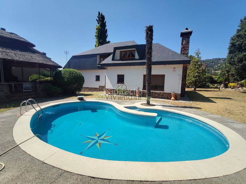 Foto 861d7b4f-4f21-4ef9-82e0-2308809a5ac6. Casa amb xemeneia calefacció aparcament piscina a Castellar del Vallès