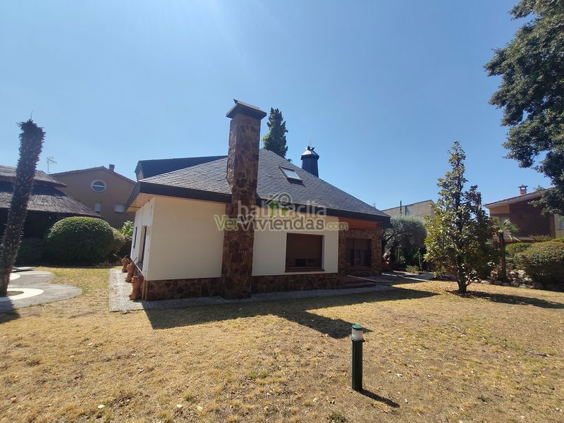 Foto 8a7caee0-022f-4a82-b232-ced7d5bcfd76. Casa amb xemeneia calefacció aparcament piscina a Castellar del Vallès