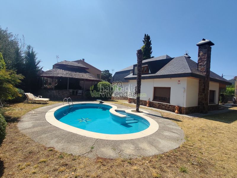 Foto 8d48f6a2-d4c0-483d-83c7-8a0985c11241. Casa amb xemeneia calefacció aparcament piscina a Castellar del Vallès