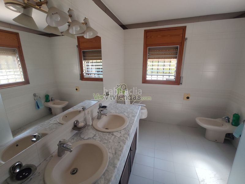 Foto a924987d-ca96-4ec3-ab7e-e29719d2dfe4. Casa amb xemeneia calefacció aparcament piscina a Castellar del Vallès