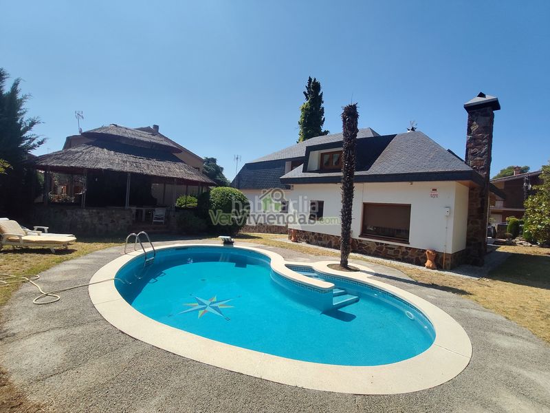 Foto aa1556a9-bc8e-41df-877d-4f8b70f0f984. Casa amb xemeneia calefacció aparcament piscina a Castellar del Vallès