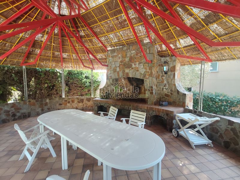 Foto b28bf635-046c-4f66-b0e4-06427e8f76c1. Casa amb xemeneia calefacció aparcament piscina a Castellar del Vallès