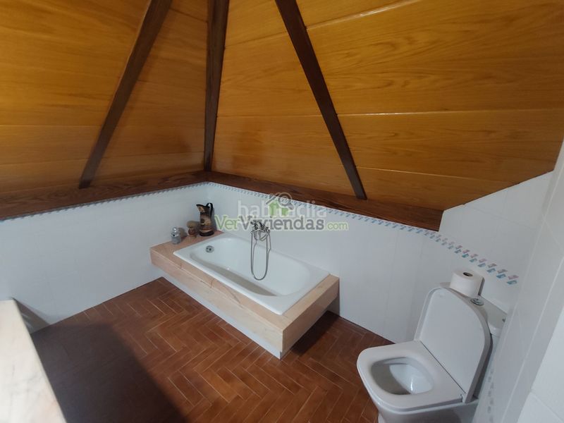 Foto ba04b7f2-b637-4a7d-82be-f40cac3fd5c6. Casa amb xemeneia calefacció aparcament piscina a Castellar del Vallès