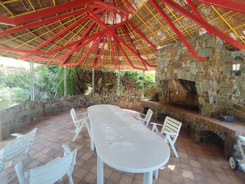 Foto c24be8d1-5c2c-43f7-bd5c-e3ea5e353430. Casa amb xemeneia calefacció aparcament piscina a Castellar del Vallès