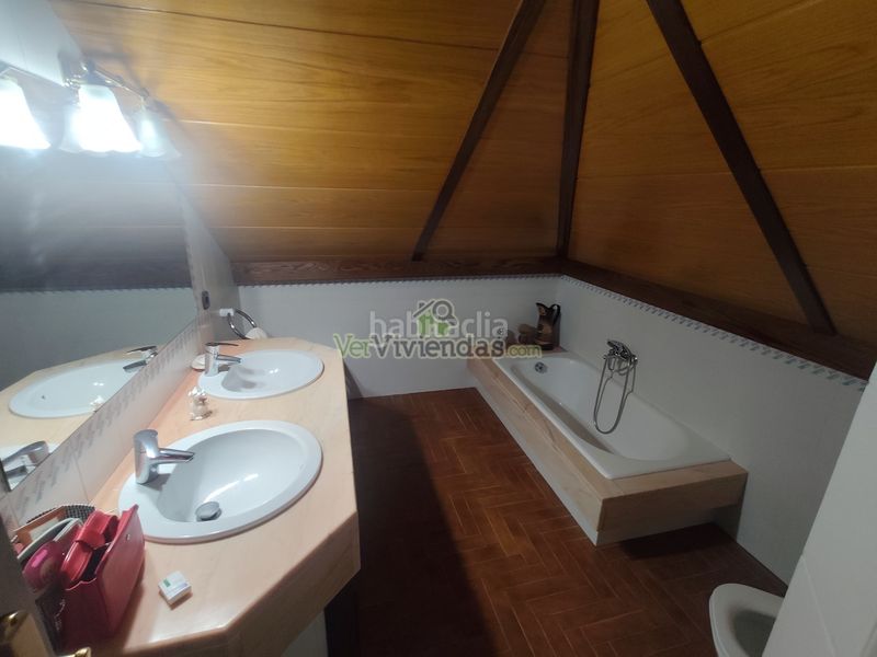 Foto e45a41f8-4cec-44b3-b87d-0f72f94ee983. Casa amb xemeneia calefacció aparcament piscina a Castellar del Vallès