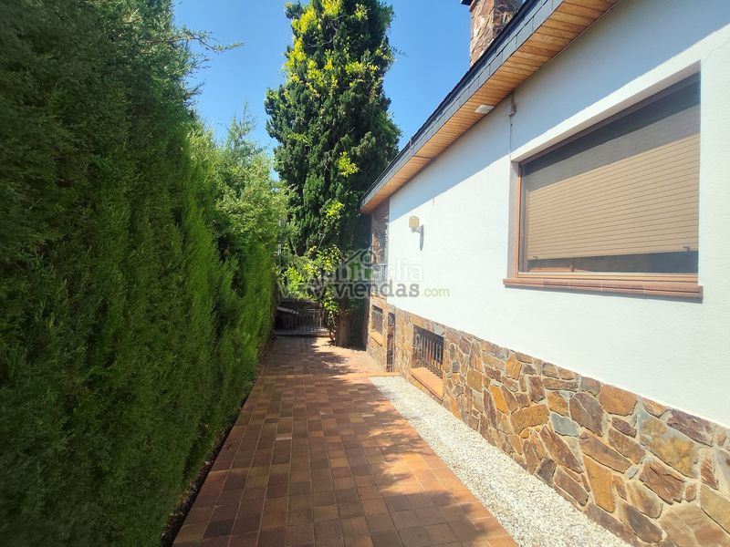 Foto e77d3edb-7684-46ff-abd9-9932650a13b5. Casa amb xemeneia calefacció aparcament piscina a Castellar del Vallès
