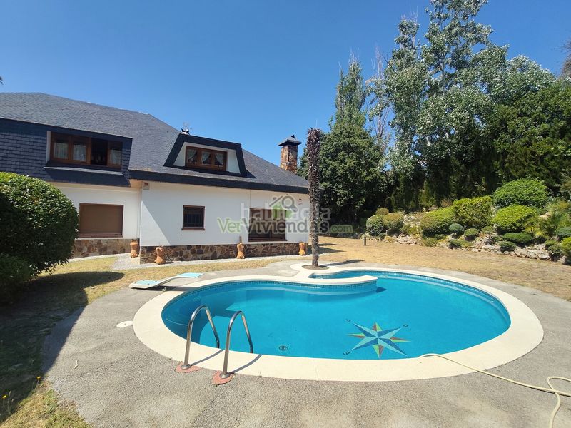 Foto f1e18037-0b66-4e70-96d6-cc10476a5454. Casa amb xemeneia calefacció aparcament piscina a Castellar del Vallès