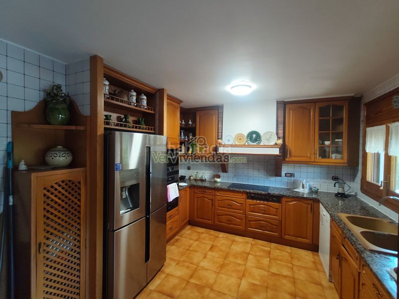 Foto f4967674-006e-45b6-8d52-8e7ceb13565e. Casa amb xemeneia calefacció aparcament piscina a Castellar del Vallès