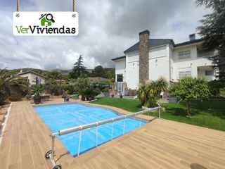 Casa en Begues. Elegante villa con piscina
