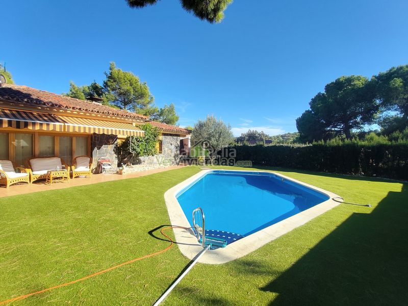 Foto 34a52558-6434-4dd5-b000-4fb10636a3d0. Haus mit kamin heizung parking pool in Collbató