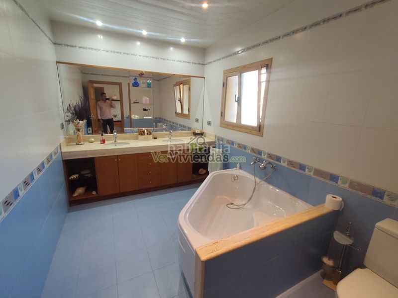 Foto a7c9b367-2ec1-4ab1-82cc-7962fc3f8536. Haus mit kamin heizung parking pool in Collbató