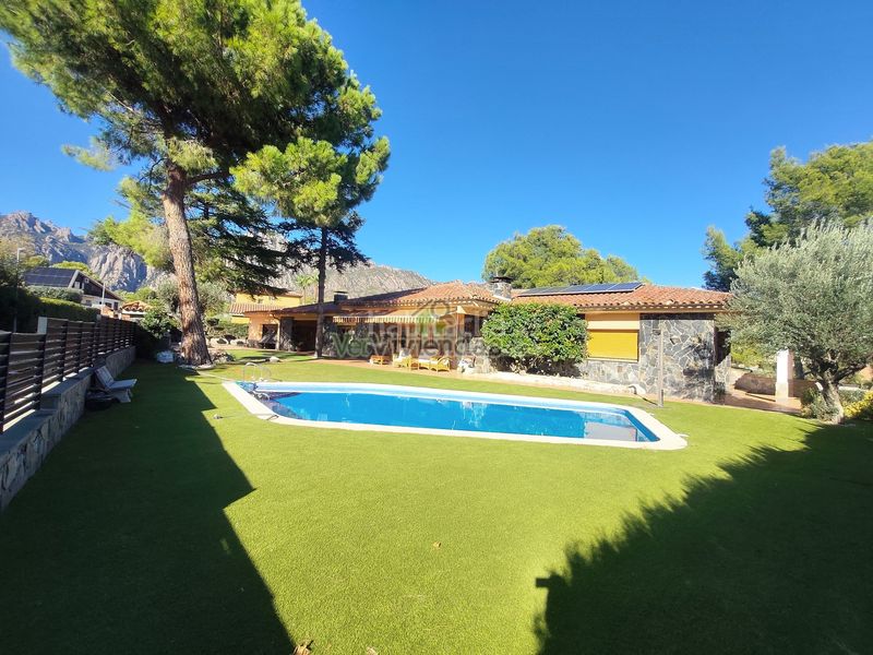 Foto bf59dc81-1b7b-4430-aaf6-2c0fde364b22. Haus mit kamin heizung parking pool in Collbató