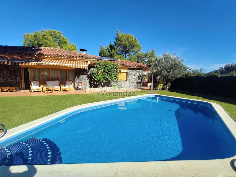 Foto c3d7ca84-5fc3-4260-8383-d8c29d0cd844. Haus mit kamin heizung parking pool in Collbató