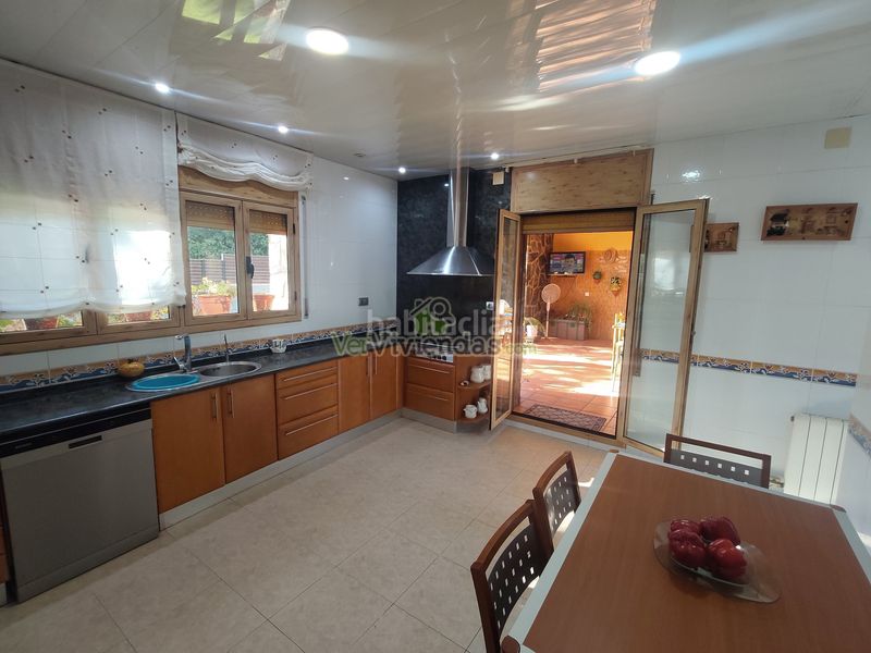 Foto fb1da1c4-e024-4659-bf82-82409ad3ce7a. Haus mit kamin heizung parking pool in Collbató