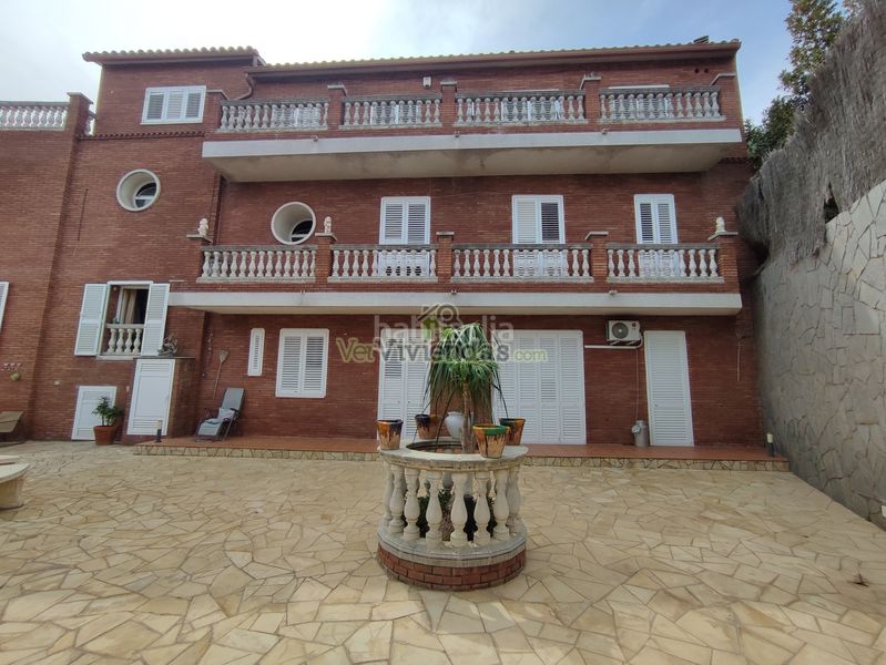 Foto 1a80d498-9d5b-4f9d-8a0e-8f7d78f6f226. Casa amb xemeneia calefacció aparcament piscina a Sant Vicenç dels Horts