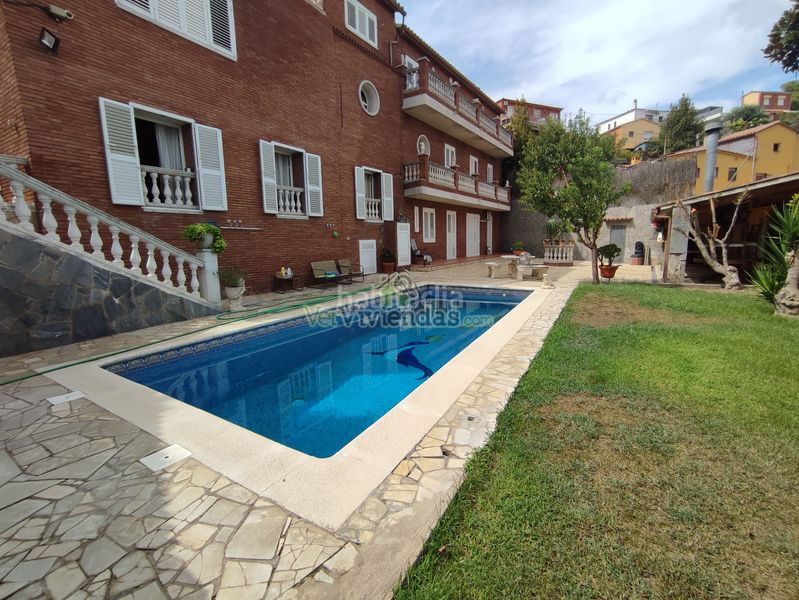 Foto 2598f28e-4b1e-429b-8dea-e32368a2de9d. Casa amb xemeneia calefacció aparcament piscina a Sant Vicenç dels Horts