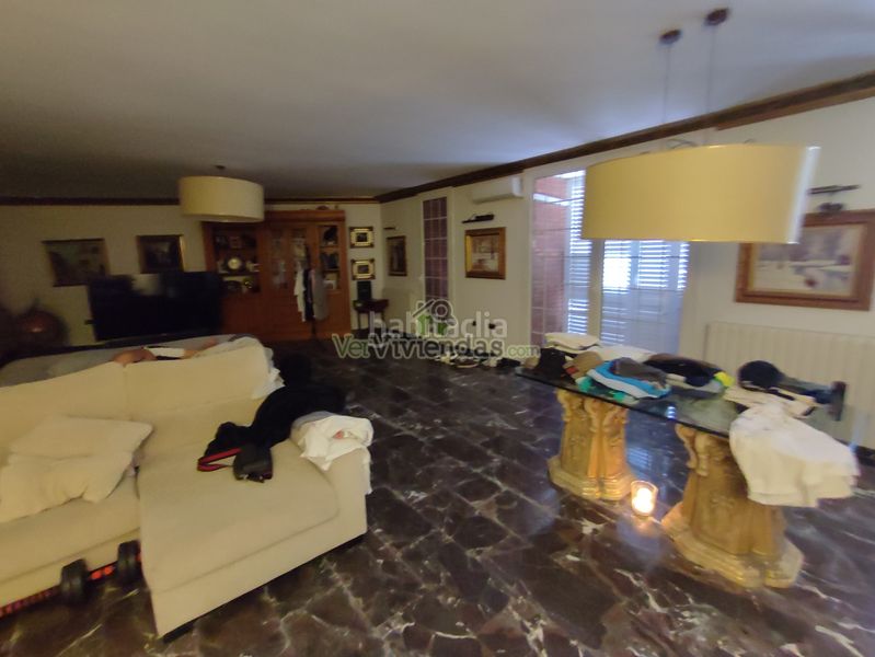 Foto 430b6052-5e83-4a7b-a1e1-a051b686587c. Casa amb xemeneia calefacció aparcament piscina a Sant Vicenç dels Horts