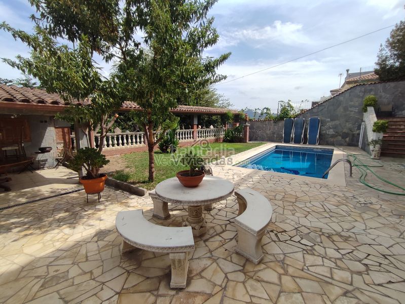 Foto 61f00d51-13d5-4d78-96d9-d9a9fb8364c8. Casa amb xemeneia calefacció aparcament piscina a Sant Vicenç dels Horts