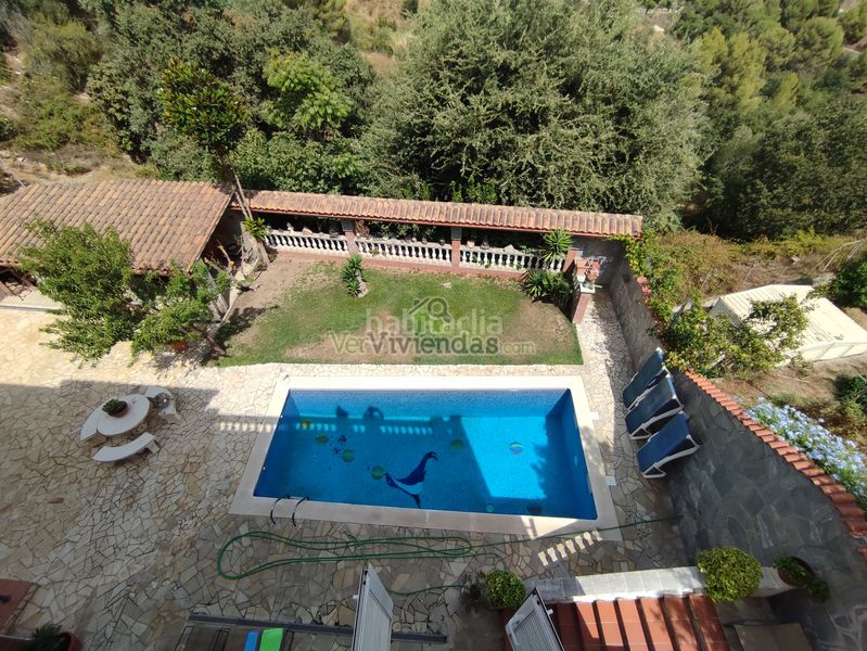 Foto b7fab1af-ee54-4558-9f08-34beb7acc56a. Casa amb xemeneia calefacció aparcament piscina a Sant Vicenç dels Horts