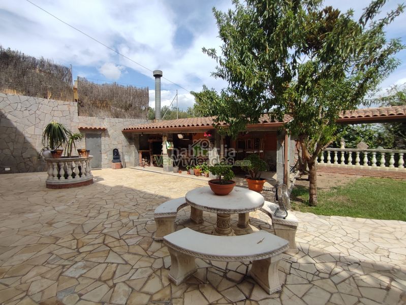 Foto d25cce0b-cc74-4663-b8e0-424577a346c0. Casa amb xemeneia calefacció aparcament piscina a Sant Vicenç dels Horts