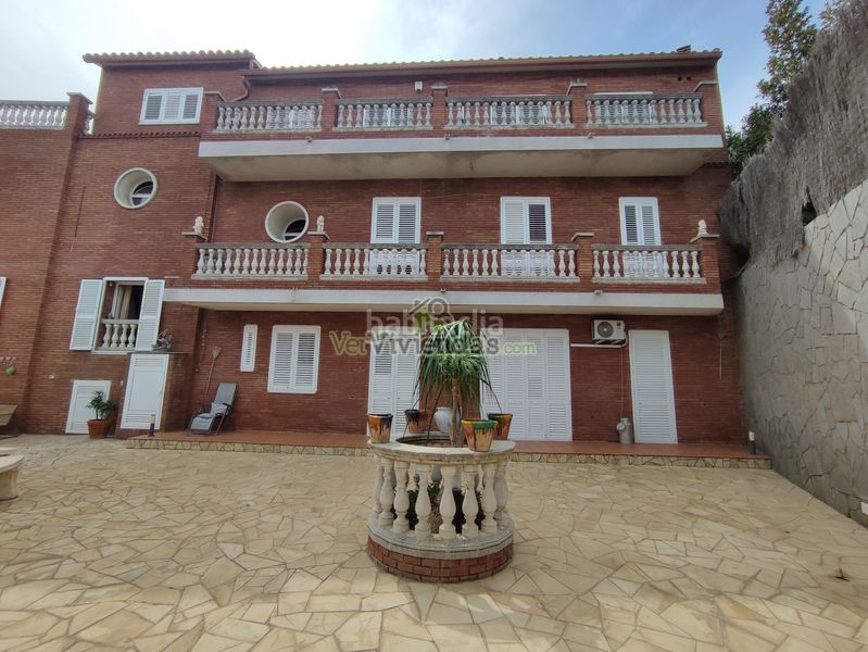 Foto d3cf4d63-7925-4b74-87c6-09ea2940255a. Casa amb xemeneia calefacció aparcament piscina a Sant Vicenç dels Horts