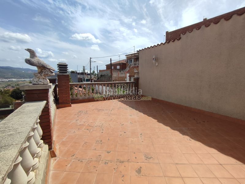 Foto e8ec804f-6499-43b3-b163-81473c3257c6. Casa amb xemeneia calefacció aparcament piscina a Sant Vicenç dels Horts