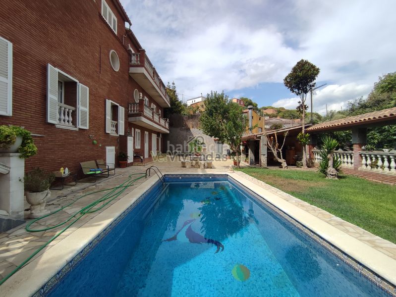 Foto e9599b4c-68fc-44a5-bb7b-7dffa440ef9b. Casa amb xemeneia calefacció aparcament piscina a Sant Vicenç dels Horts