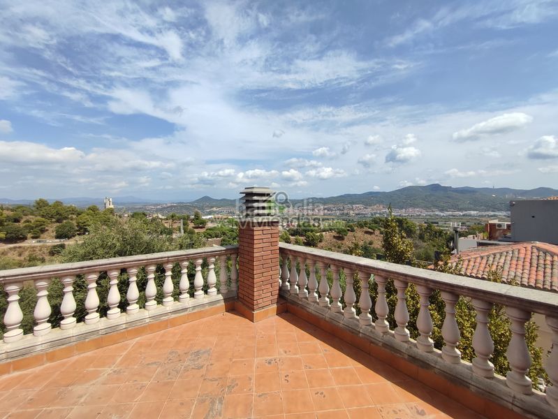 Foto ee7d1823-7e4b-44f5-a529-62d902778021. Casa amb xemeneia calefacció aparcament piscina a Sant Vicenç dels Horts