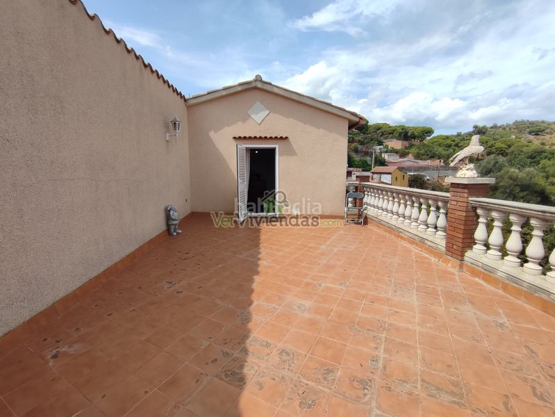Foto f613ef4f-71d4-4813-a674-0d18b070217c. Casa amb xemeneia calefacció aparcament piscina a Sant Vicenç dels Horts
