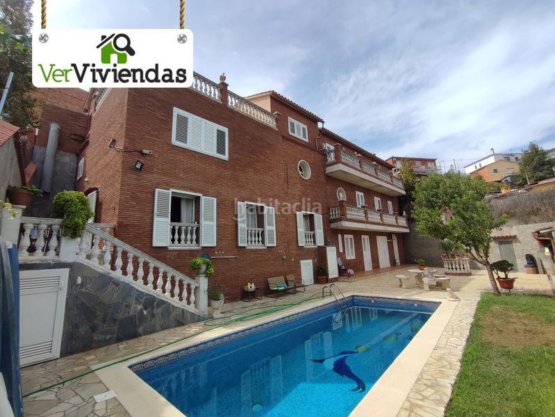 Foto f7904c99-b7ee-4a3a-8afa-e992f56f6095. Casa amb xemeneia calefacció aparcament piscina a Sant Vicenç dels Horts