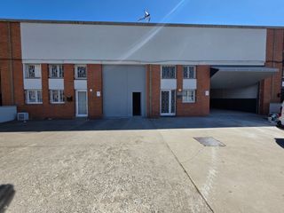 Lloguer Nau industrial a Carretera sant hipòlit 35. Naves industriales en alquiler