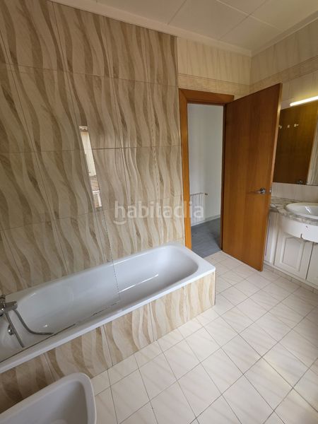 Foto f4f6a19e-589c-4763-9765-d8cdf4d335a4. Casa adossada amb calefacció aparcament a Roda de Ter