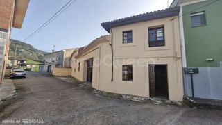 Casa  N/a. Venta de casa en sariego  rees40435
