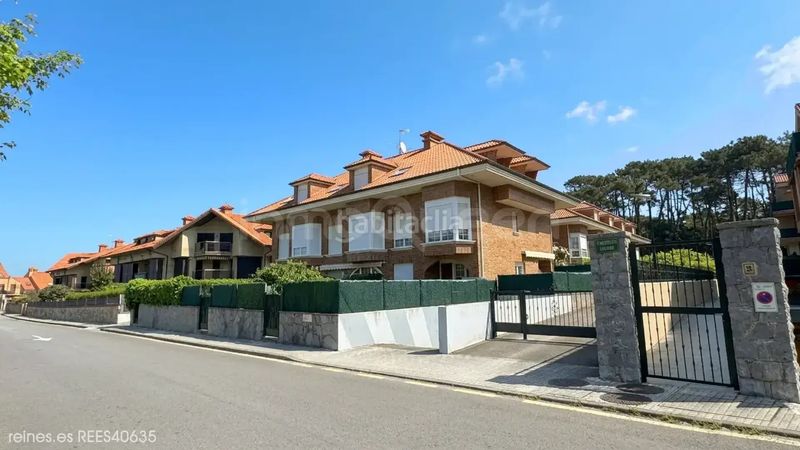 Foto 9bfce9ff-95ad-4c4e-a738-8aef0a4b2907. Casa adossada amb calefacció aparcament a Ris Noja